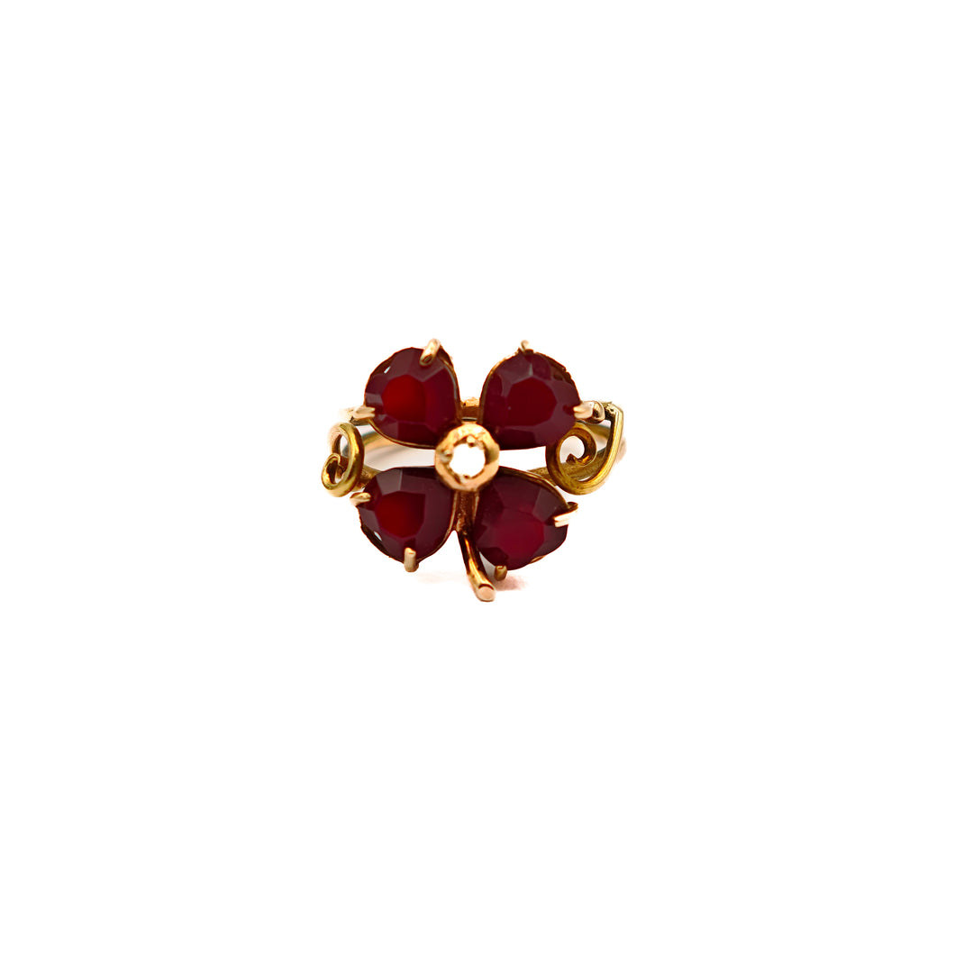 21006982 Clover Design Garnet Dress Ring