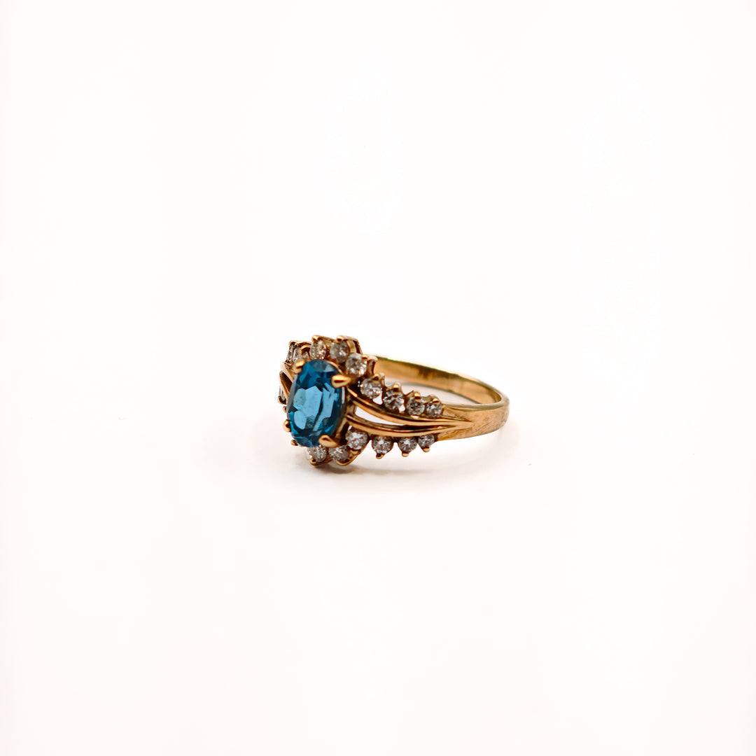 21019203 Yellow Gold Ring with Topaz & Diamond