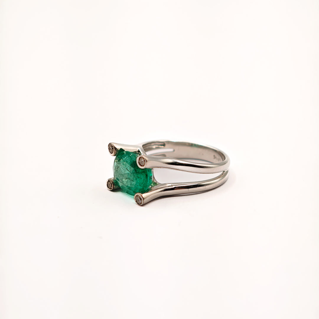 21002021 Emerald Diamond Ring