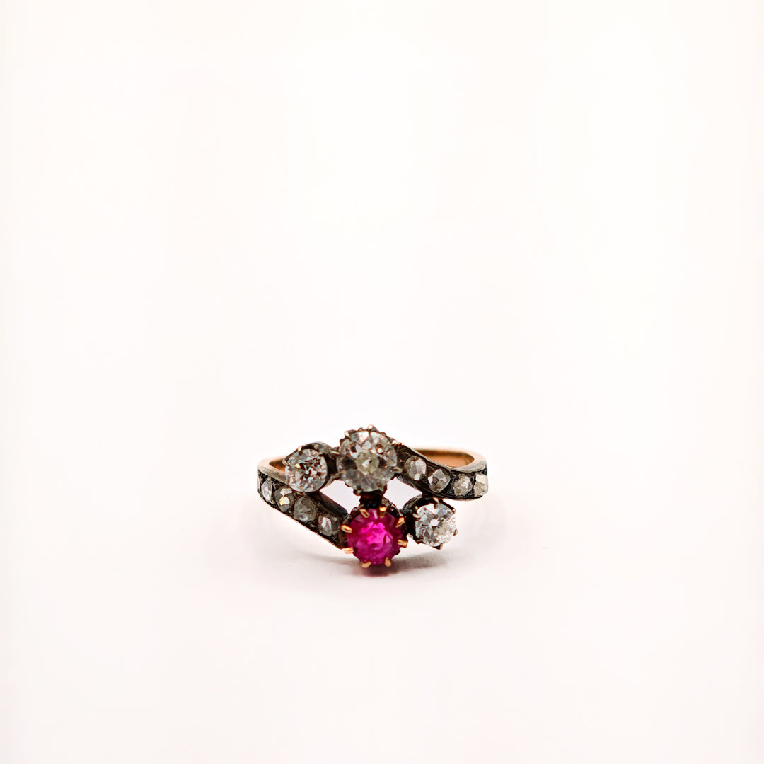 21008368 Ruby & Diamond Ring