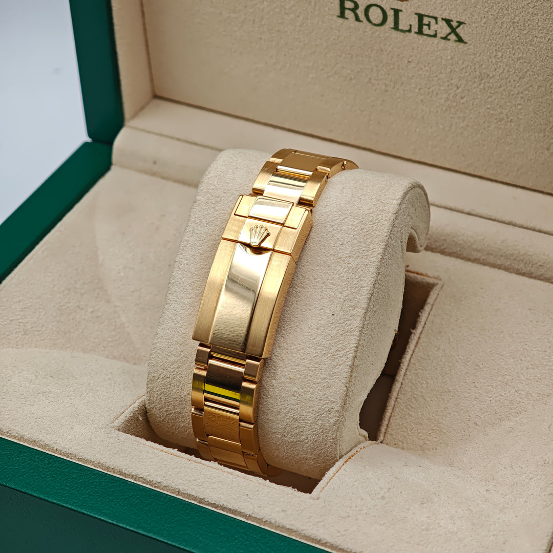 21017681 Rolex Daytona "Arabic racing dial"