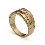 21012587 Diamond and Gold Signet Ring.