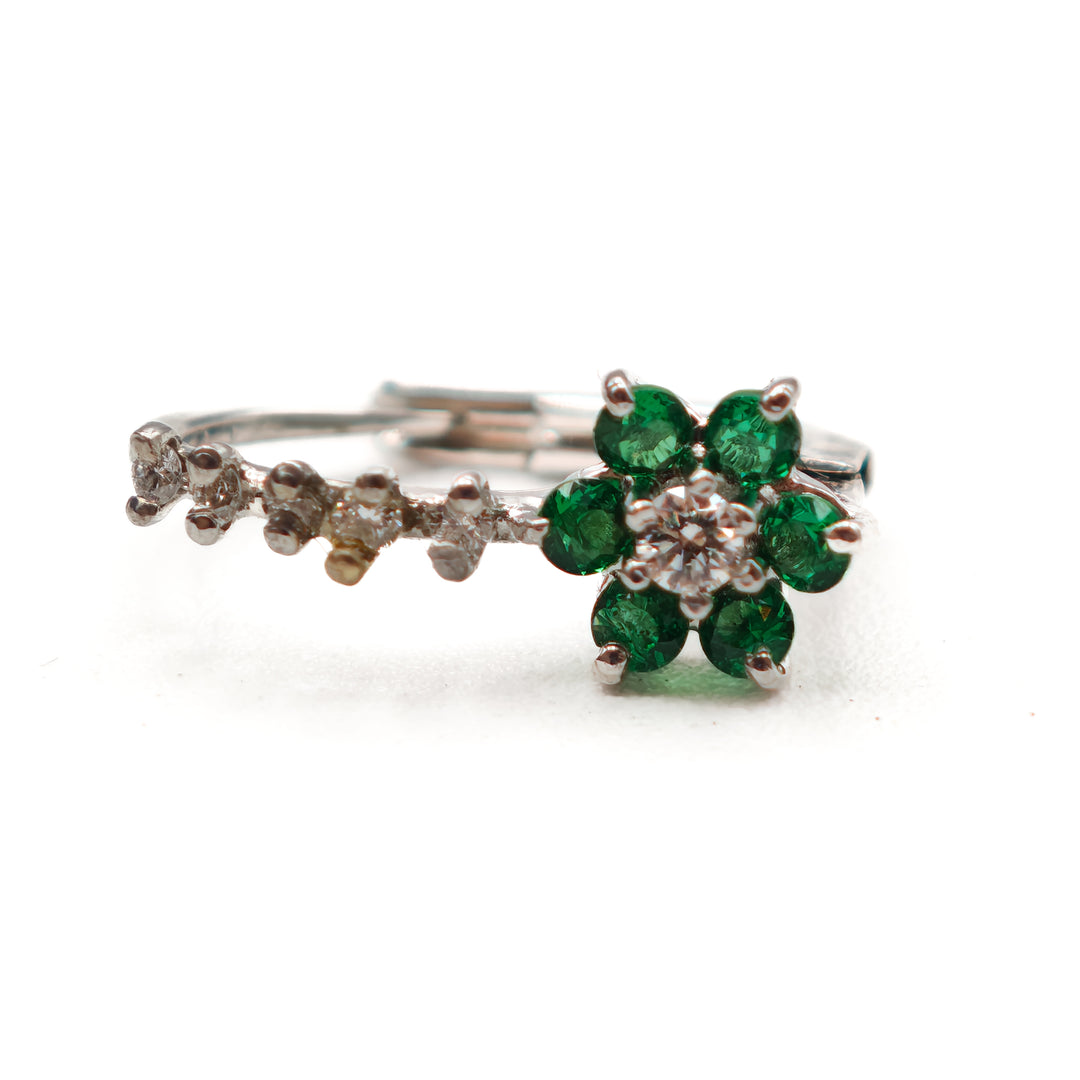 21010200 Emerald and diamond earrings.